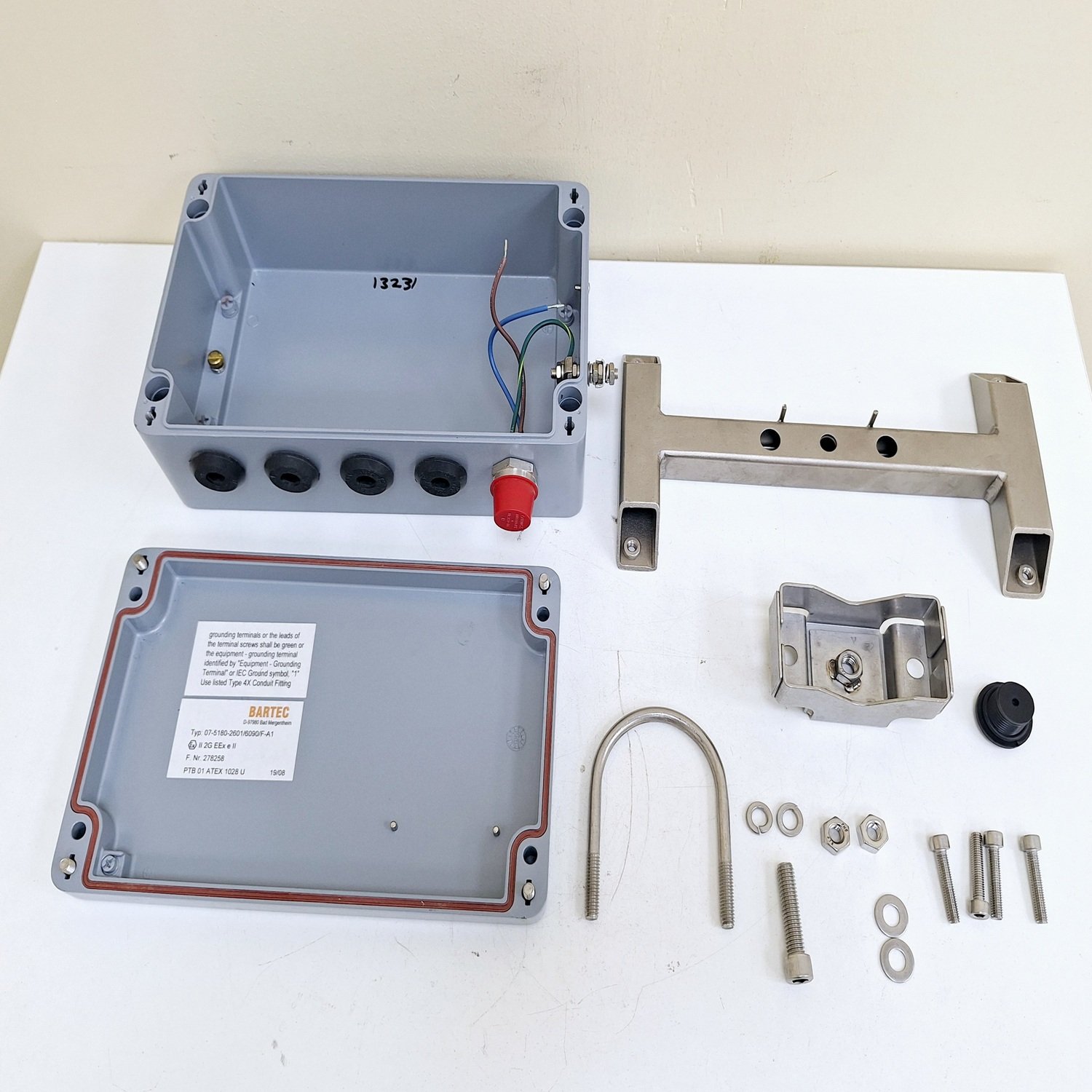 90WL_Junction_Box_Pull_Type_4X_Enclosure_for_848_Rosemount_Transmitter_with_Mounting_3