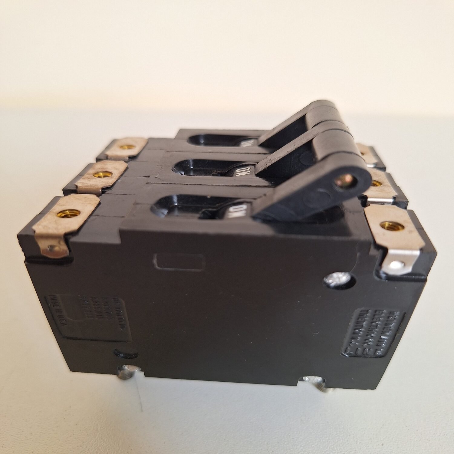 Heinemann_AM3-Z7-5__AM3-A8__10-00277-00_Circuit_Breaker3