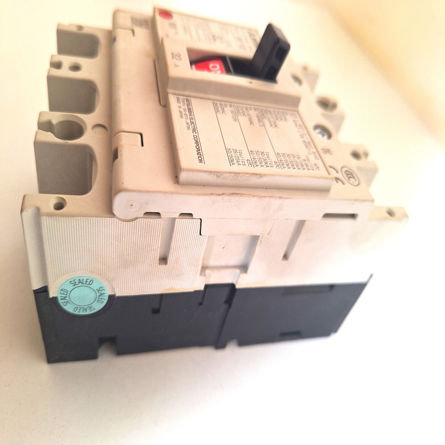 Mitsubishi_Electric_NF125-SV_NO-FUSE_Breaker__3