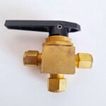 Swagelok_Whitey_B-45XS8_Valve_Brass_3-Way1