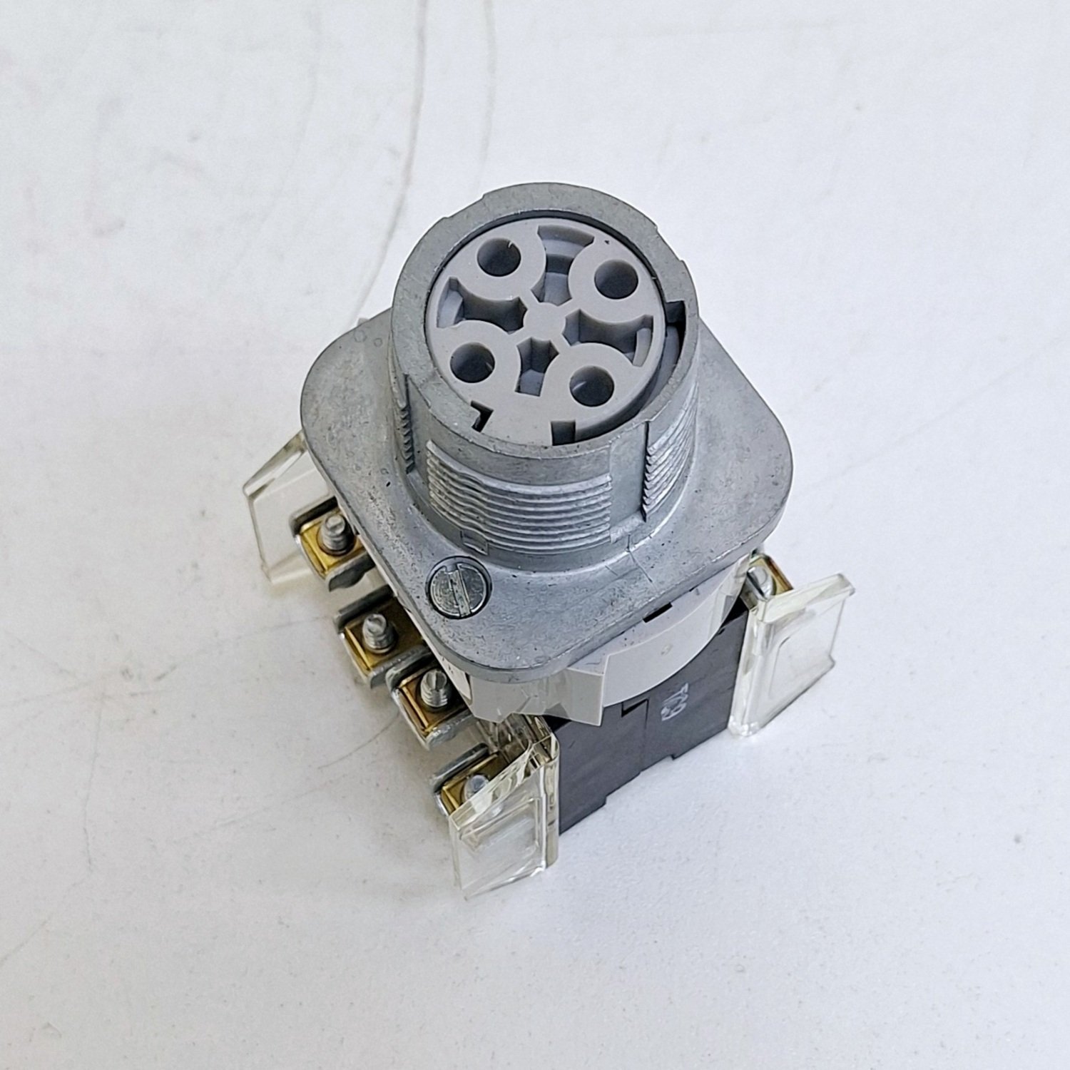 Allen-Bradley_800T-J2B_Ser_T_30mm_Selector_Switch_with_Fittings_18486311