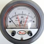 Dwyer_Instruments_194550-00__13-200861-01_Pressure_Gauge_with_Switch1