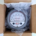 Dwyer_Instruments_194550-00__13-200861-01_Pressure_Gauge_with_Switch14