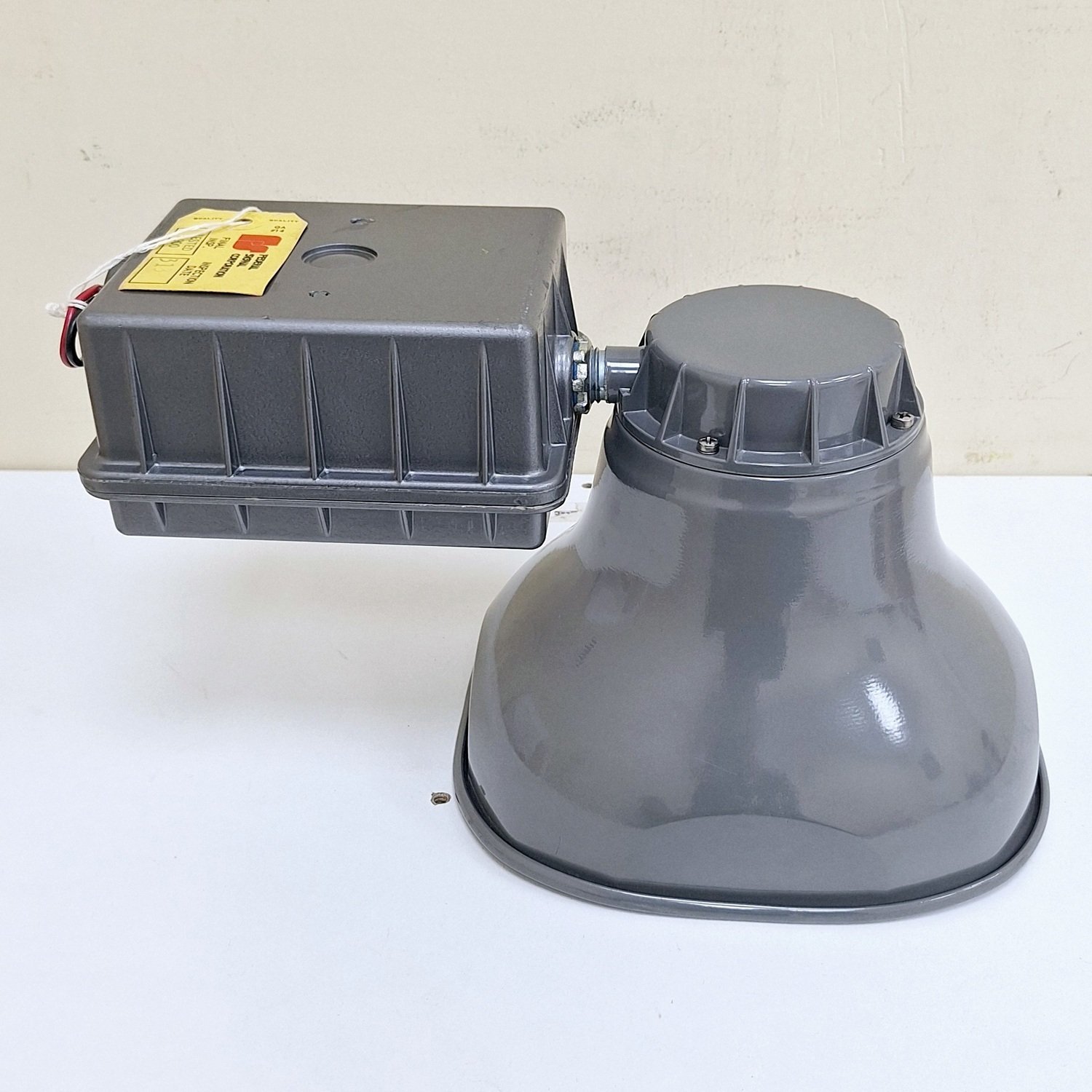 Federal_Signal_Corporation_300GC__Series_A2_SelecTone_Velper_Siren_24V_1.250.55Amps11