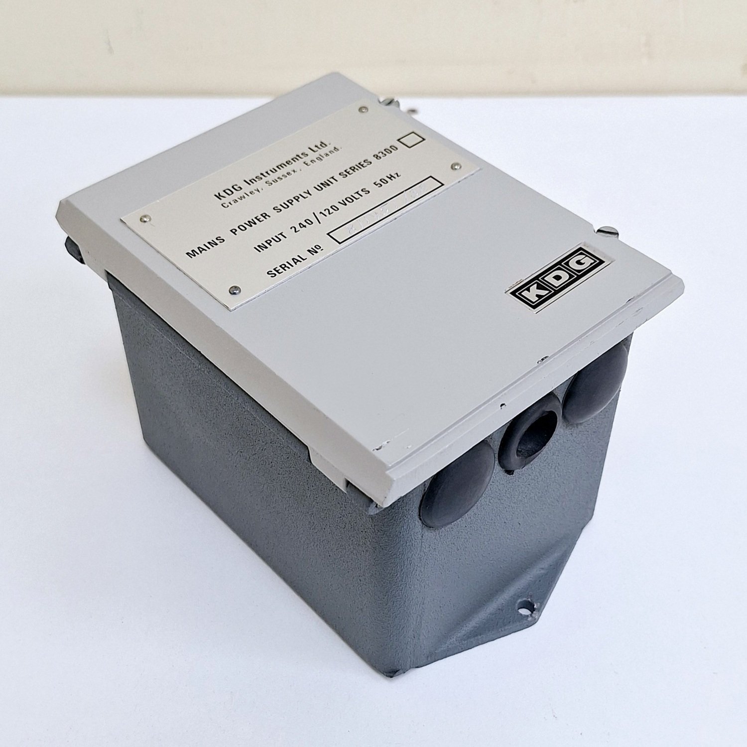 KDG_Instruments_Series_8300_Mains_Power_Supply_Unit_240120_Volts_50_Hz3