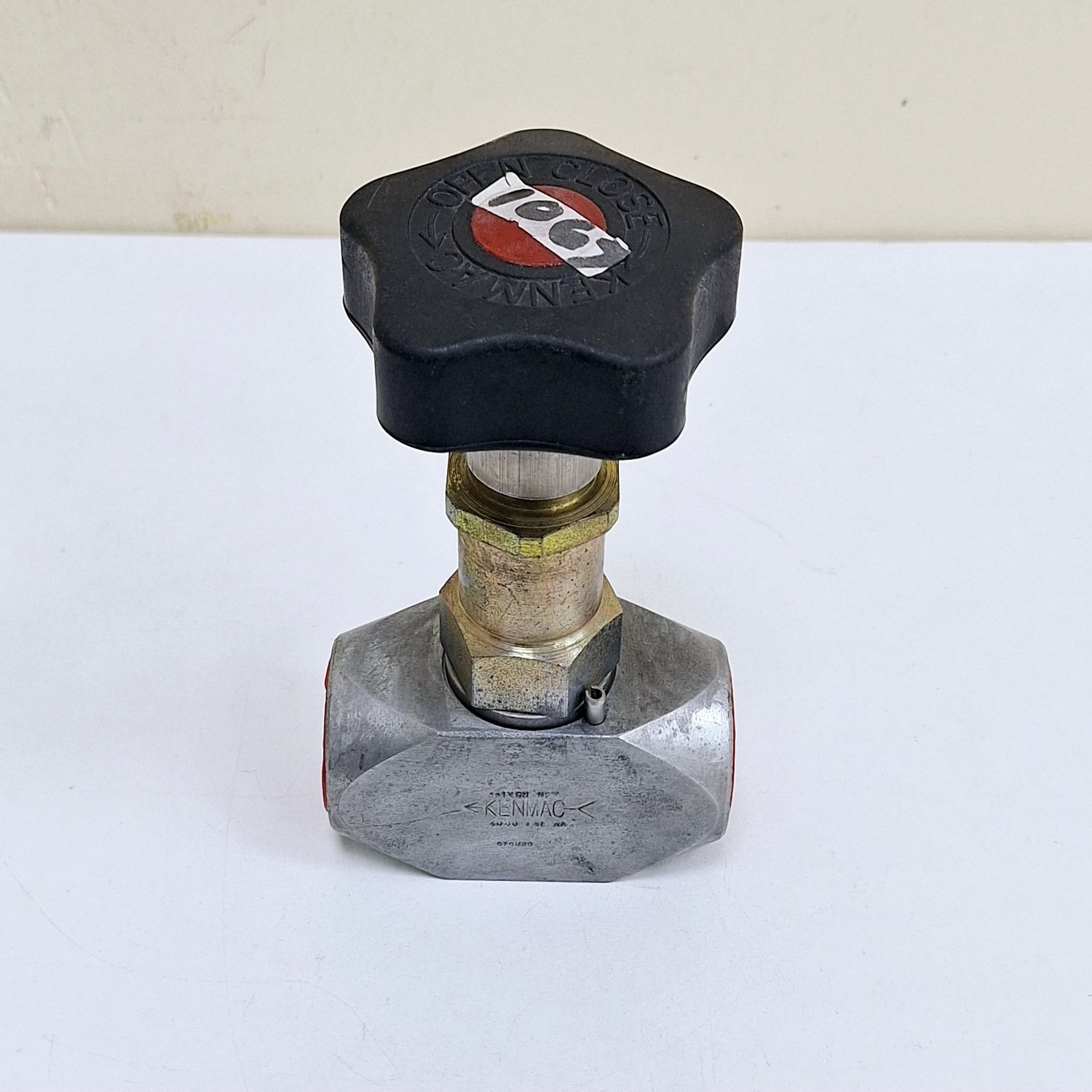 Kenmac_070M20__NC8NAA_Manual_Needle_Valve_1_inch_NPT_6000_PSI2