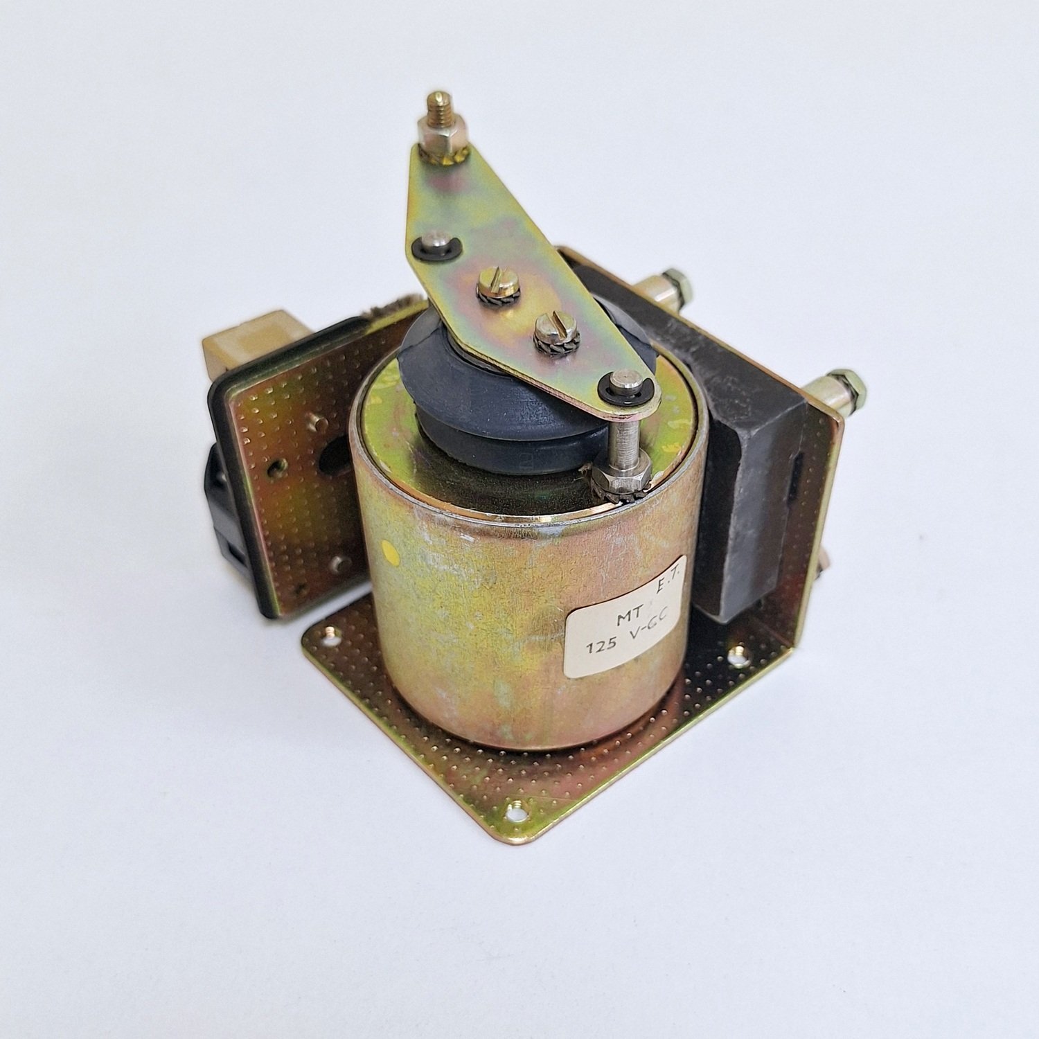 SACE_UXAB_229332_R_912_Undervoltage_Release_Switch_for_Novomax_G303