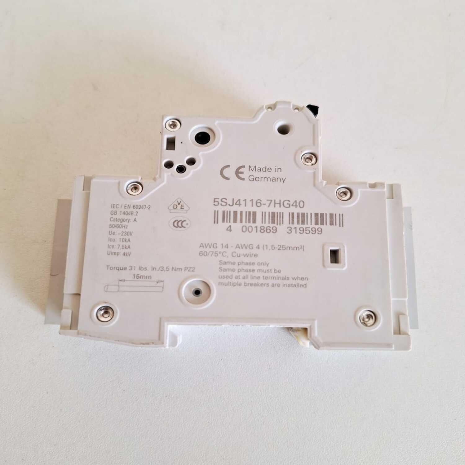 Siemens_5SJ4116-7HG40_Circuit_breaker_16A_1P_with_5ST3010-0HG_Auxiliary_Circuit_Switch2