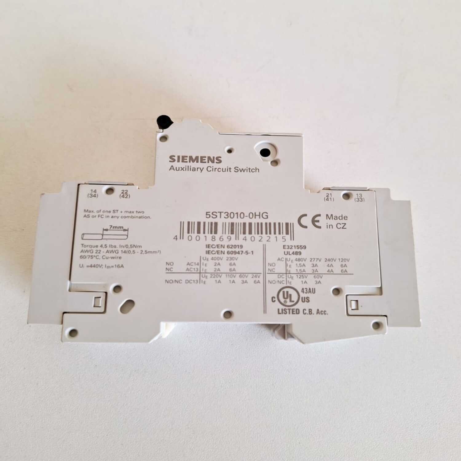 Siemens_5SJ4116-7HG40_Circuit_breaker_16A_1P_with_5ST3010-0HG_Auxiliary_Circuit_Switch3