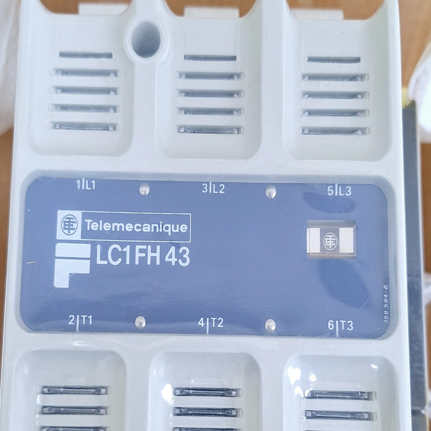 Telemecanique_LC1_FH_43_Contactor_200HP_3_Phase_600VAC11