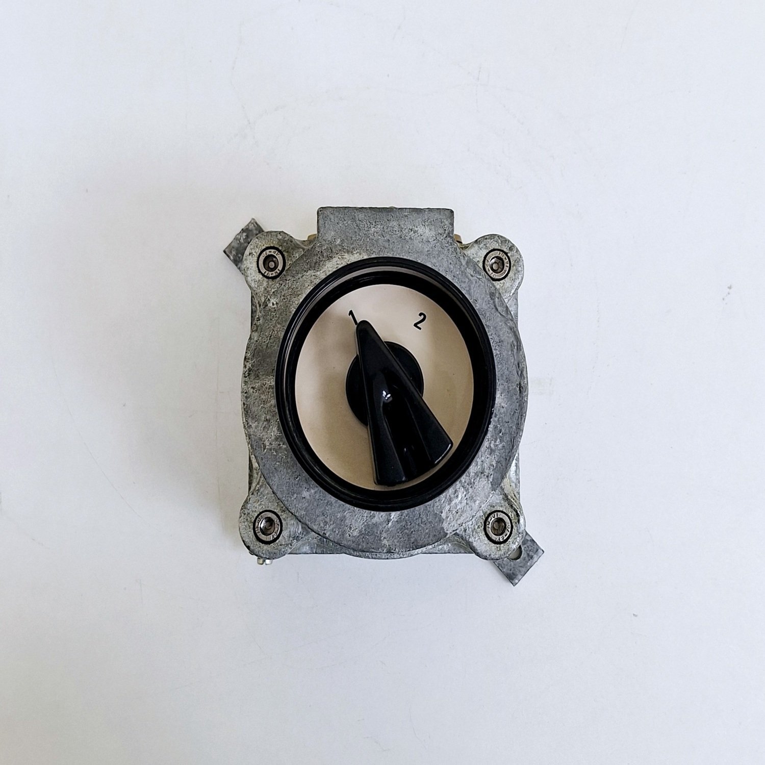 Walsall_Conduits_EIIO002__20mm_ExpA_Galvanised_FLPWP_Changeover_Switch_16A_440V_DP_10