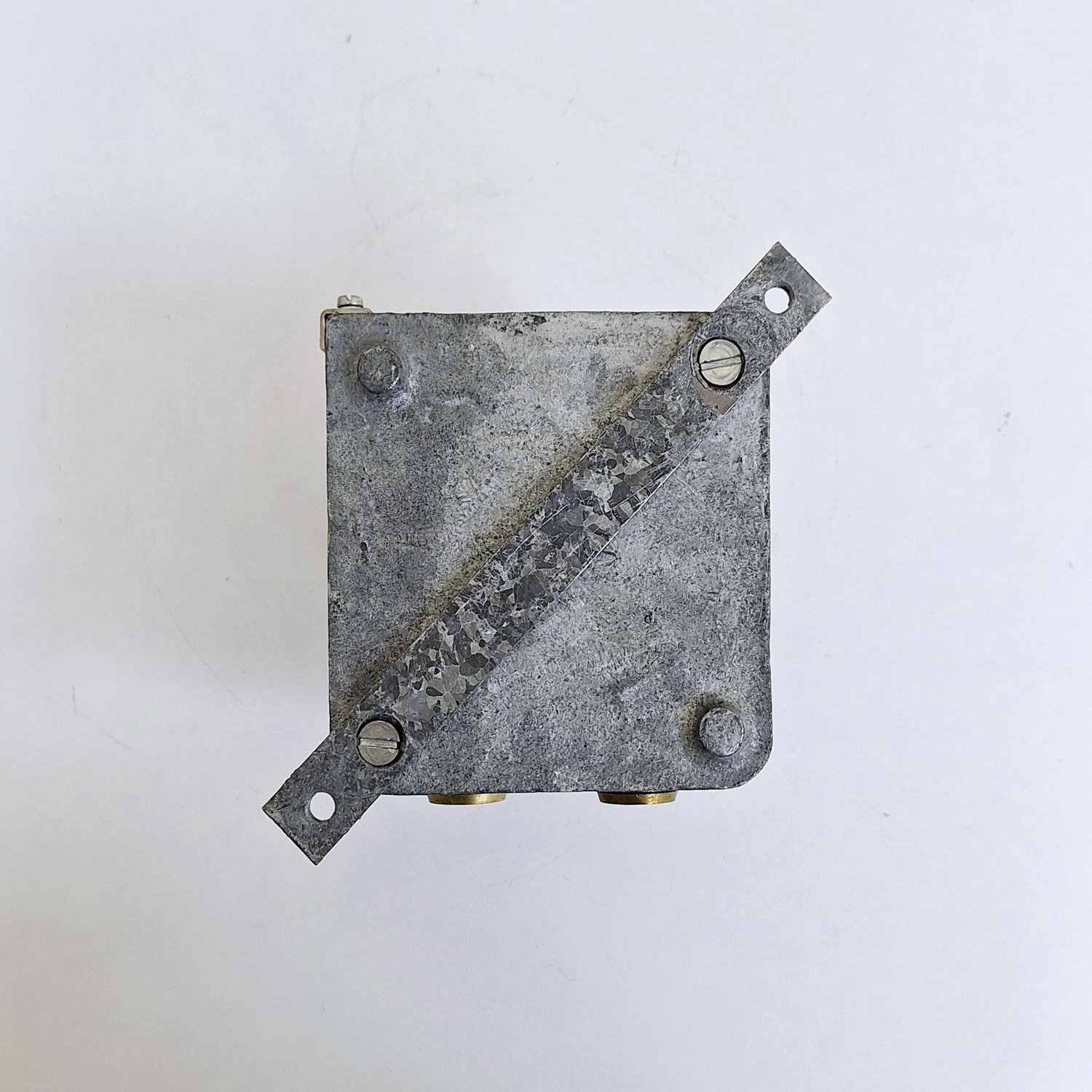 Walsall_Conduits_EIIO002__20mm_ExpA_Galvanised_FLPWP_Changeover_Switch_16A_440V_DP_11