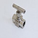 Whitey_SS-26VF8_Needle_Valve_6000_PSI1