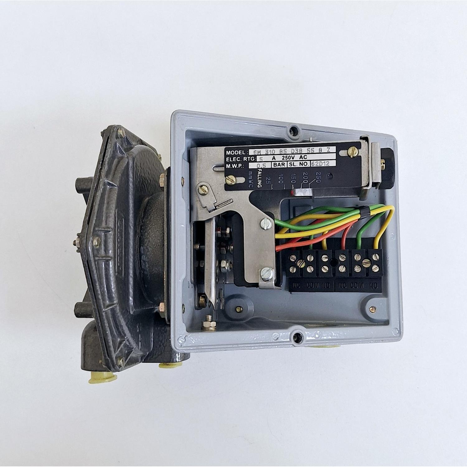 1278_Switzer_Instrument_GM_310_B5_D3B_55_B_Z__Differential_Pressure_Switch_5A_250V_AC16