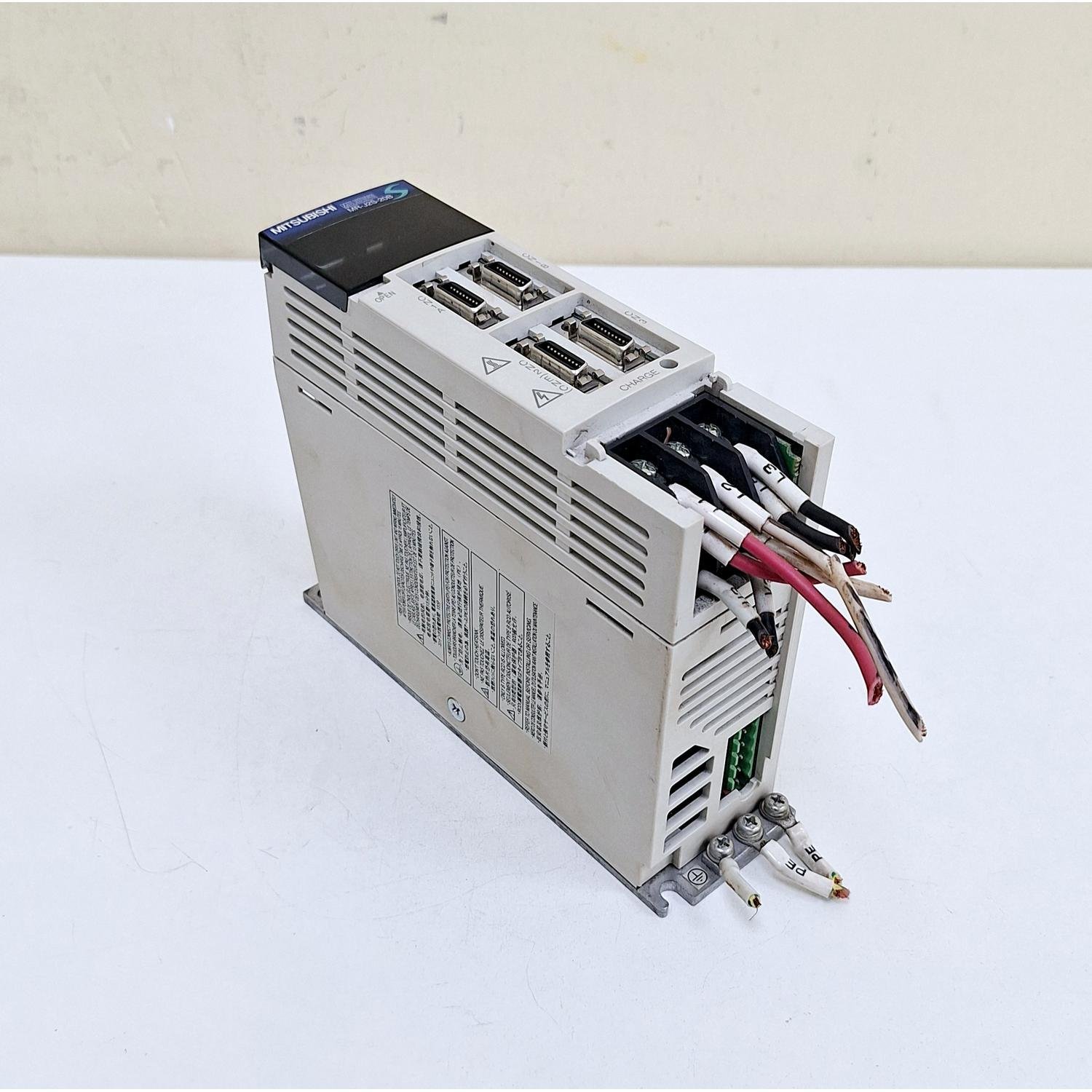 Mitsubishi_MR-J2S-20B_Melservo_AC_Servo_200W_Mitsubishi_MR-J2S-20B_Melservo_AC_Servo_200W_6.jpg